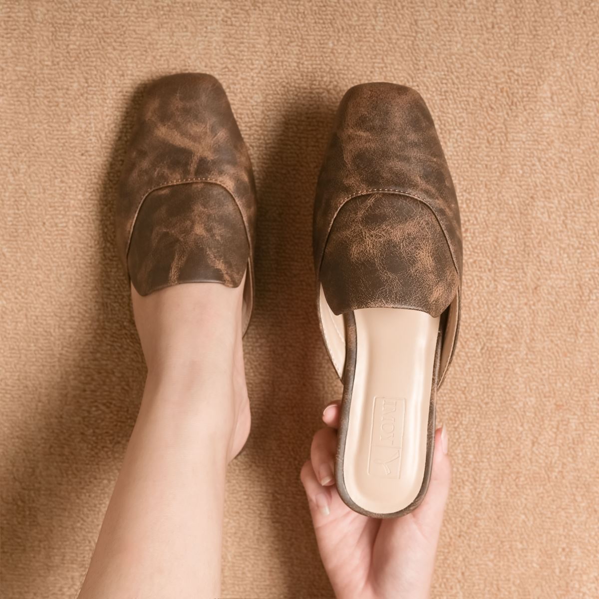 Sục mules nữ SY0616B màu nâu, mũi vuông da mờ vintage, đế thấp 1cm nhẹ chân